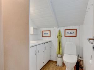Koupelna v ubytování Holiday Home Sella - 500m from the sea by Interhome