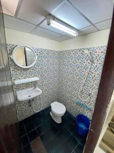 A bathroom at Ratanawong Place 807