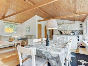 Posezení v ubytování Holiday Home Mahalia - 300m from the sea by Interhome + 11 fotografií
