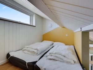 Postel nebo postele na pokoji v ubytování Holiday Home Elsebet - 600m from the sea by Interhome