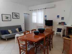 A television and/or entertainment centre at SanvitoTour - Le Terrazze