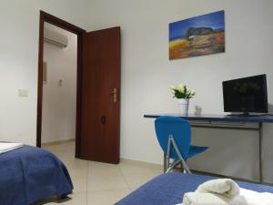 A television and/or entertainment centre at SanvitoTour - Le Terrazze