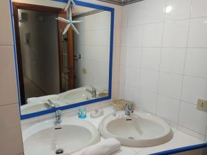 A bathroom at SanvitoTour - Le Terrazze