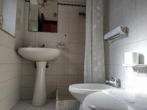 A bathroom at SanvitoTour - Le Terrazze