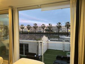 Fotografia z galérie ubytovania Loue Palavas Maison 160m2 avec piscine chauffée et jacuzzi à 2 pas de la plage et du centre ville v destinácii Palavas-les-Flots