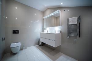 Kúpeľňa v ubytovaní Apartamenty Rynek 7 by Hotel Żywiecki**** + 37 fotografií
