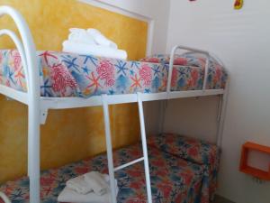 リド・マリーニにあるCasa Simoの二段ベッド2組が備わる客室です。