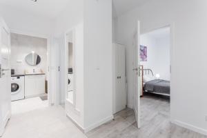 Łóżko lub łóżka w pokoju w obiekcie Chill Apartments Airport Ursynów