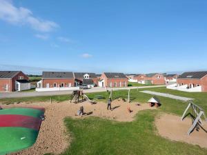 eine Luftansicht auf einen Park mit Spielplatz in der Unterkunft Apartment Odger - 2-3km from the sea in Western Jutland by Interhome in Sønderby