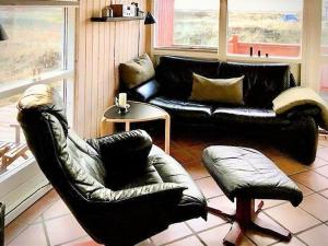 Predel za sedenje v nastanitvi Holiday Home Neia - 640m from the sea in Western Jutland by Interhome