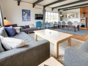 Posezení v ubytování Holiday Home Ahnandia - 500m from the sea by Interhome