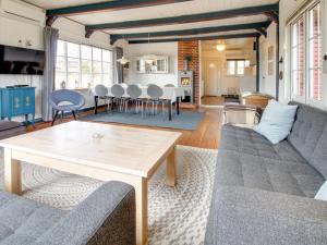 Posezení v ubytování Holiday Home Ahnandia - 500m from the sea by Interhome + 23 fotografií