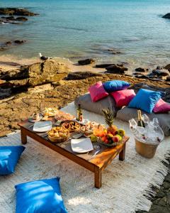 a table with a tray of food on the beach at Insólito Boutique Hotel & Spa in Búzios