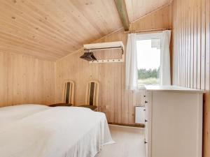Katil atau katil-katil dalam bilik di Holiday Home Alessia - 2km from the sea in Western Jutland by Interhome