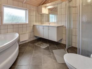 Koupelna v ubytování Holiday Home Oivi - 430m from the sea by Interhome