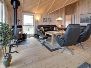 Posezení v ubytování Holiday Home Oivi - 430m from the sea by Interhome
