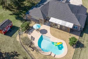 an overhead view of a house with a swimming pool at Sunset Pass in Middleburg