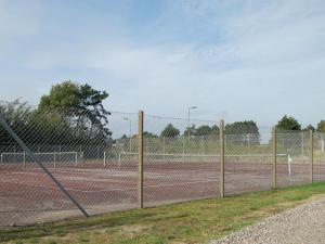 Tennis eller squash på eller i nærheten av Holiday Home Gudbrand - 300m from the sea in Western Jutland by Interhome