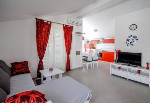 a living room with a couch and a tv in it at House Boze in Vinišće