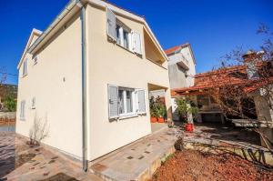 an image of a house at House Boze in Vinišće +4 photos