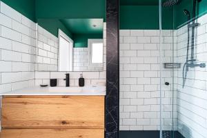 a bathroom with a sink and a shower at Rental Apartment Barcelona in Barcelona