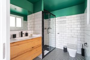 a bathroom with two sinks and a shower and a toilet at Rental Apartment Barcelona in Barcelona