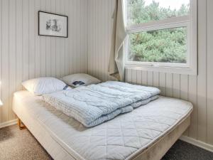 Postel nebo postele na pokoji v ubytování Holiday Home Nanouk - 500m from the sea by Interhome