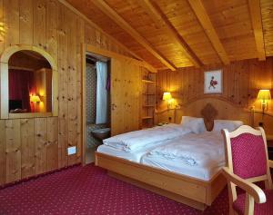 Postel nebo postele na pokoji v ubytování Hotel Cresta + 37 fotografií