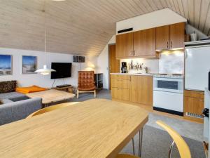 een keuken en een woonkamer met een tafel en een bank bij Apartment Tuve - 2-5km from the sea in Western Jutland by Interhome in Sønderby