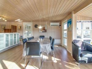 Posezení v ubytování Holiday Home Ottar - 400m from the sea by Interhome