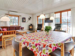Posezení v ubytování Holiday Home Botilde - 1km from the sea by Interhome