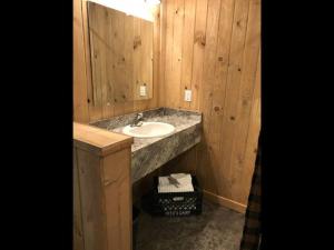 a bathroom with a sink and a mirror at Family Cabin Unit 10 in Rea +12 photos