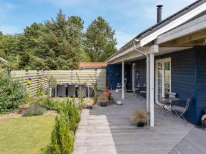 Zahrada ubytování Holiday Home Thorth - 1-3km from the sea by Interhome