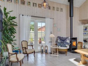 Posezení v ubytování Holiday Home Thorth - 1-3km from the sea by Interhome