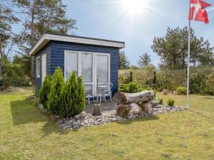 Zahrada ubytování Holiday Home Thorth - 1-3km from the sea by Interhome
