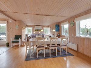 Posezení v ubytování Holiday Home Annakarin - 500m from the sea by Interhome