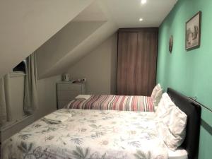 Postel nebo postele na pokoji v ubytování Lyttleton Guest House Limited