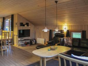 TV a/nebo společenská místnost v ubytování Holiday Home Gunvald - 2km to the inlet by Interhome
