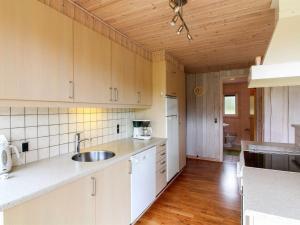 Kuchyň nebo kuchyňský kout v ubytování Holiday Home Juste - 2-2km from the sea by Interhome