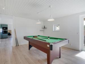 Biliár nebo kulečník v ubytování Holiday Home Ayda - 350m from the sea by Interhome