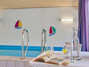 Bazén v ubytování Holiday Home Tali - 700m from the sea by Interhome nebo v jeho okolí + 35 fotografií