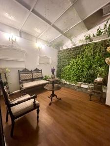 Ruang duduk di Atrium Miraflores Hotel
