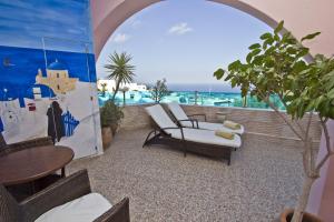 Bazén v ubytování Nectarios Villa - Studios & Suites Adults Only nebo v jeho okolí