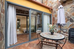 Patio alebo iná vonkajšia časť ubytovania Hostal House