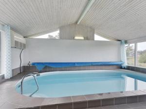 Bazén v ubytování Holiday Home Bela - from the sea by Interhome nebo v jeho okolí