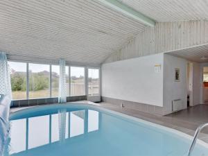 Bazén v ubytování Holiday Home Bela - from the sea by Interhome nebo v jeho okolí