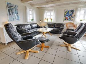 Posezení v ubytování Holiday Home Skuli - 200m from the sea by Interhome