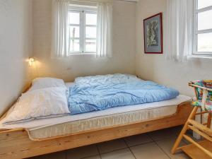 Postel nebo postele na pokoji v ubytování Holiday Home Skuli - 200m from the sea by Interhome