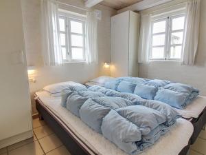 Postel nebo postele na pokoji v ubytování Holiday Home Skuli - 200m from the sea by Interhome + 19 fotografií