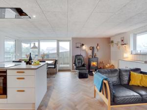 Posezení v ubytování Holiday Home Bela - from the sea by Interhome